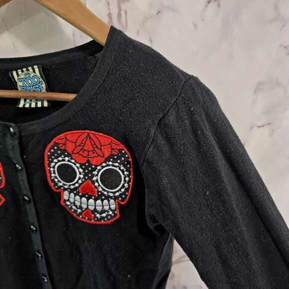 HT Cardigan Womens Small Black Sugar Skulls Dia Los Muertes Sweater Too Fast - Picture 10 of 11